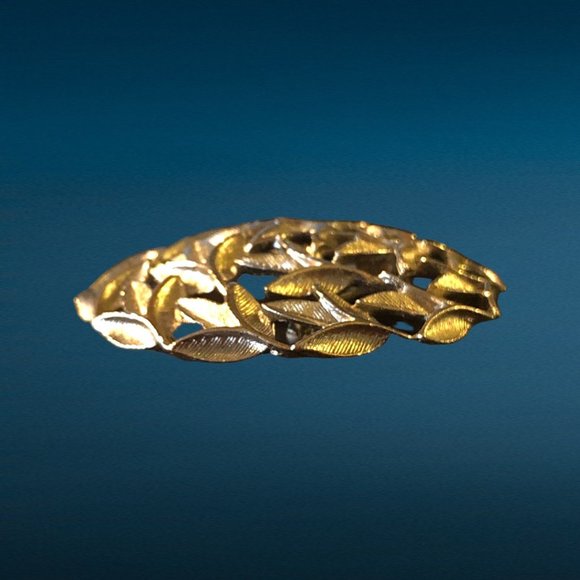 VINTAGE GOLD TONE Circle of Leaves Open Metalwork Brooch Pin - Picture 3 of 3